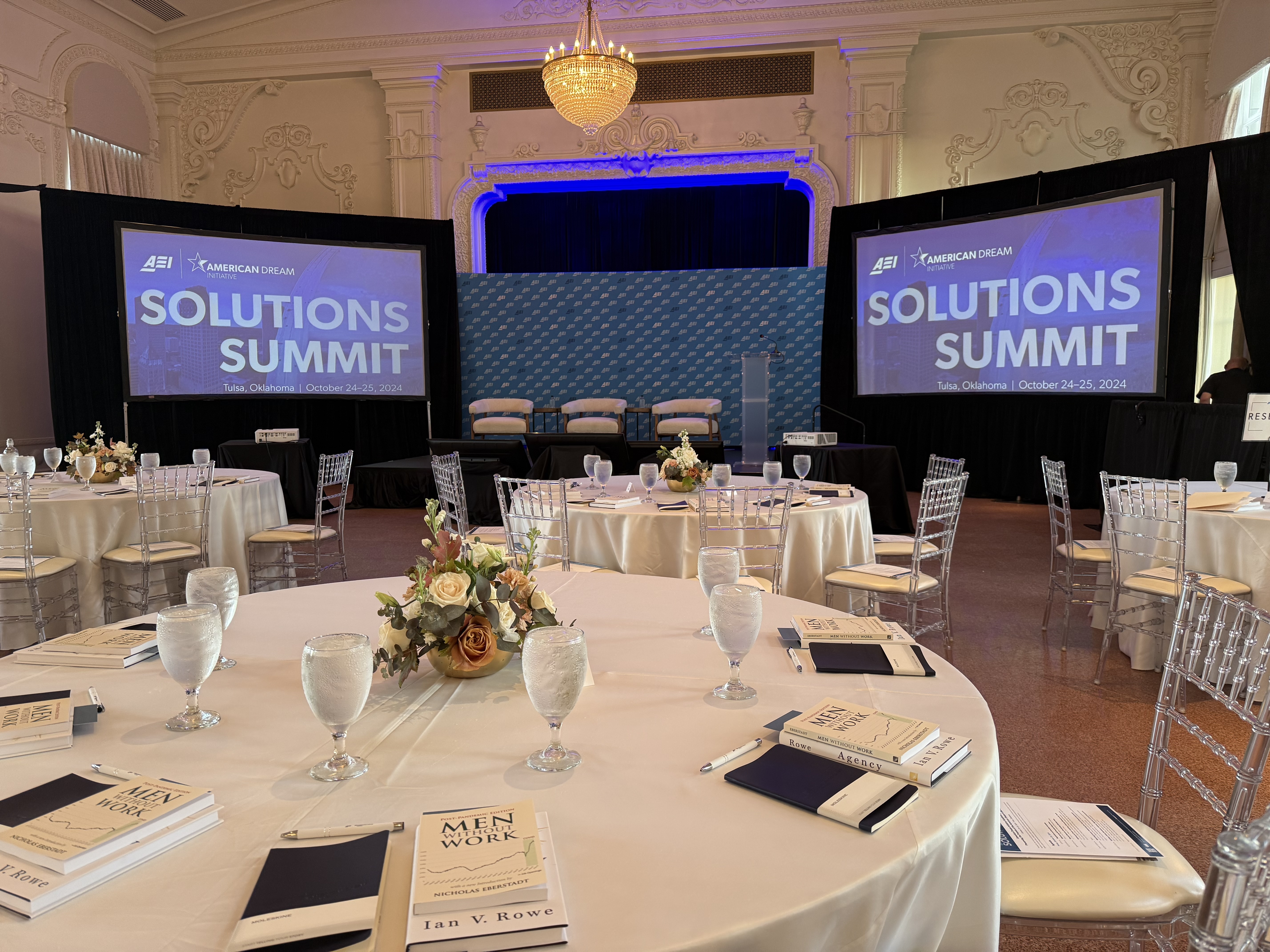 Dual screen conference setup in ballroom